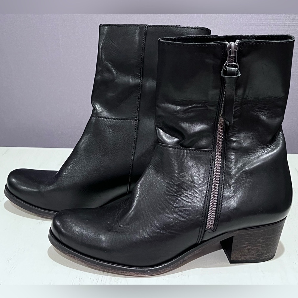 NWT. Cumbia Black Chunky Heeled Leather Boots - Picture 1 of 10